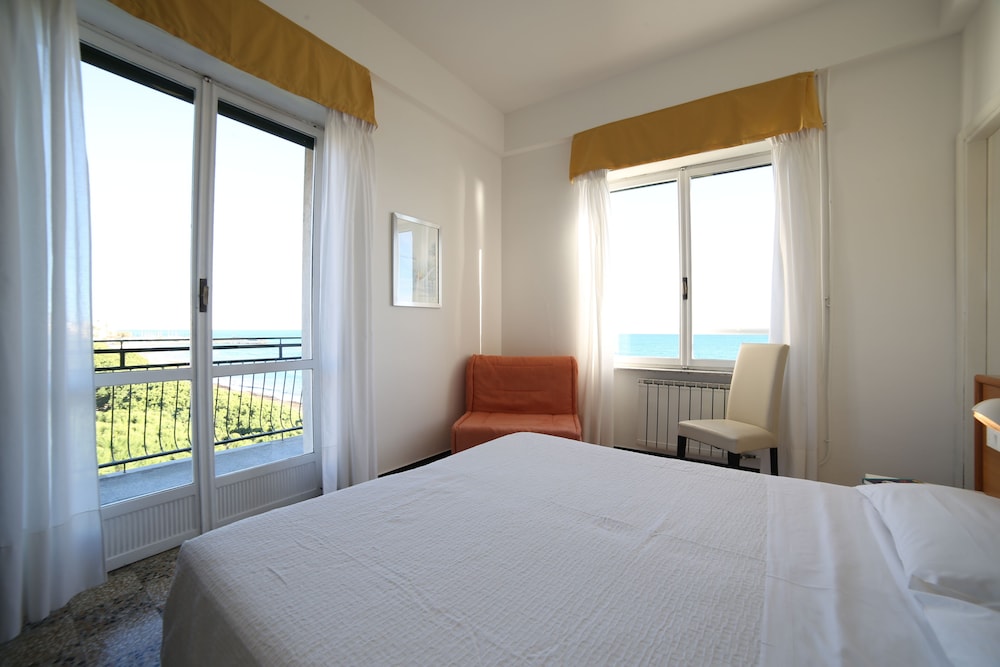 HOTEL MAYOLA 5/73