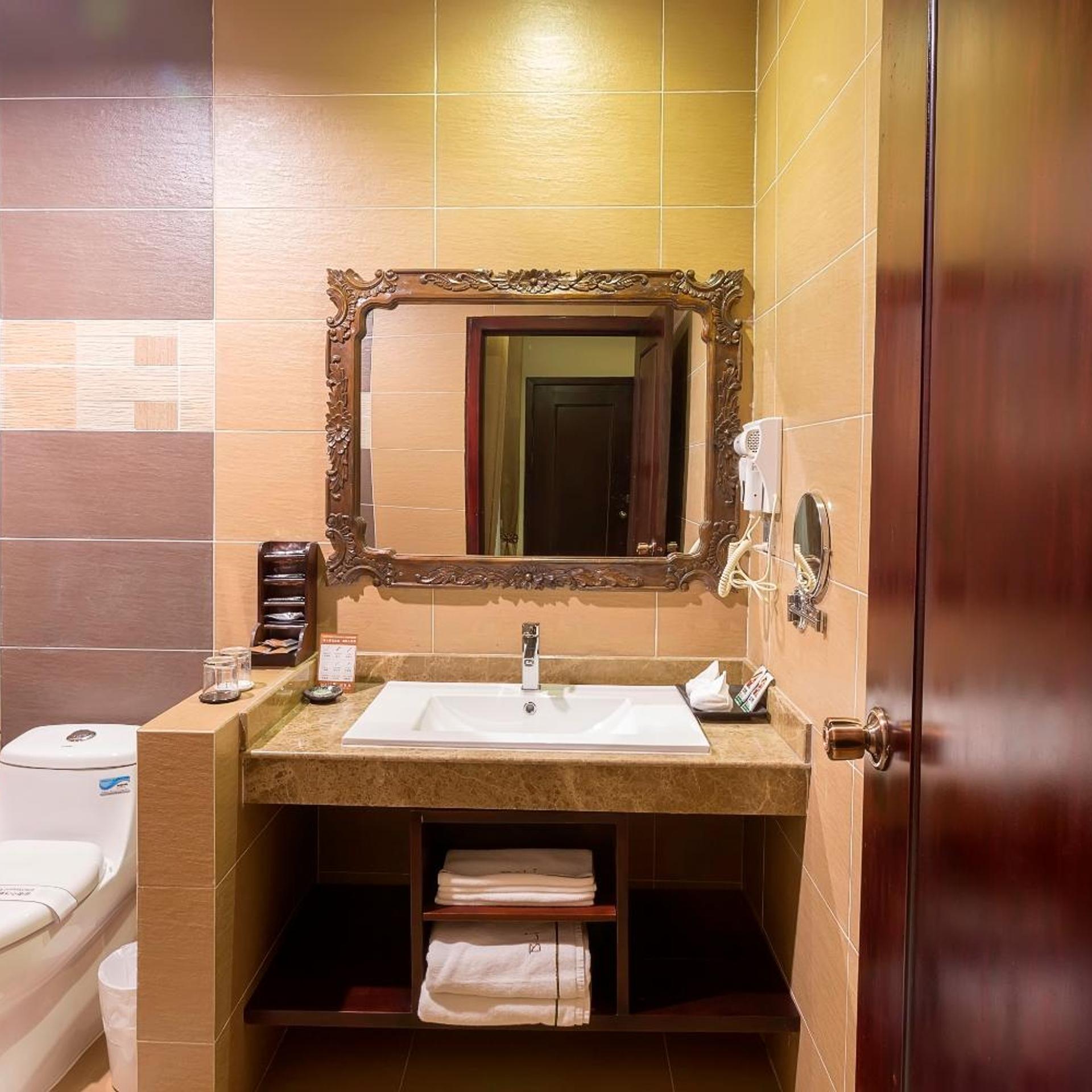 Bali Hotel 50/50