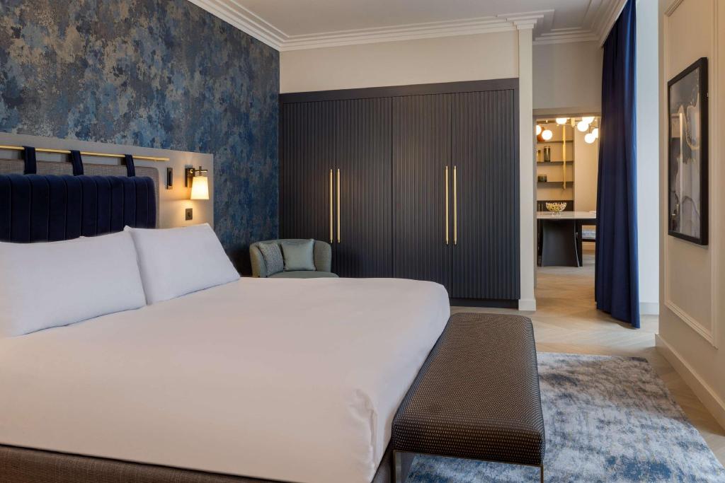 Tower, Suite, 3 Double Beds, Sea View, Balcony