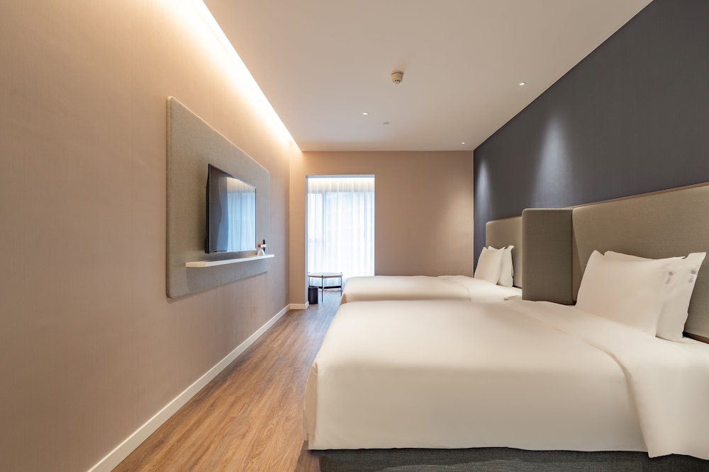 Xtra Space, Standard, 2 Queen Beds, City View