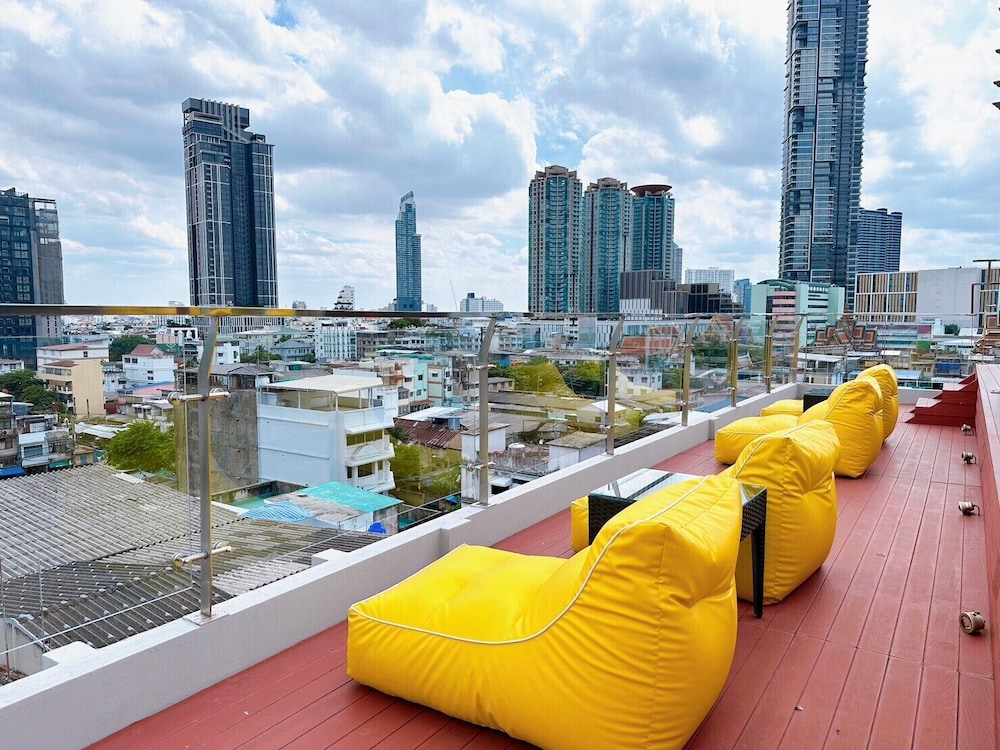 Miloft Sathorn Hotel 44/49