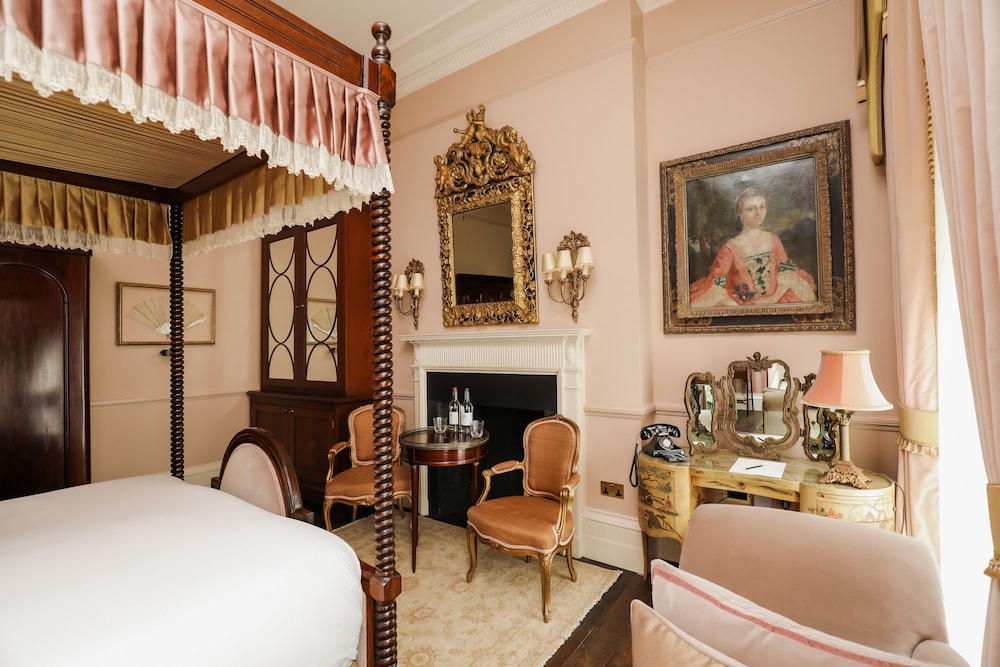 Henry's Townhouse 23/53