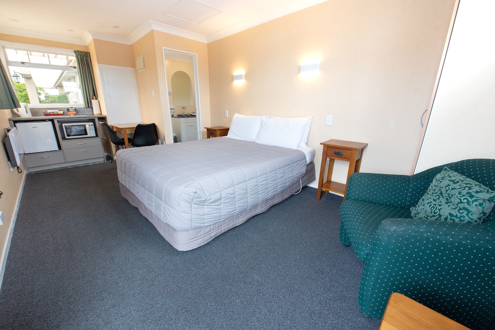 Tower Lodge Motel 12/51