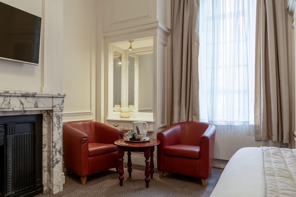 Adelphi Hotel 45/69