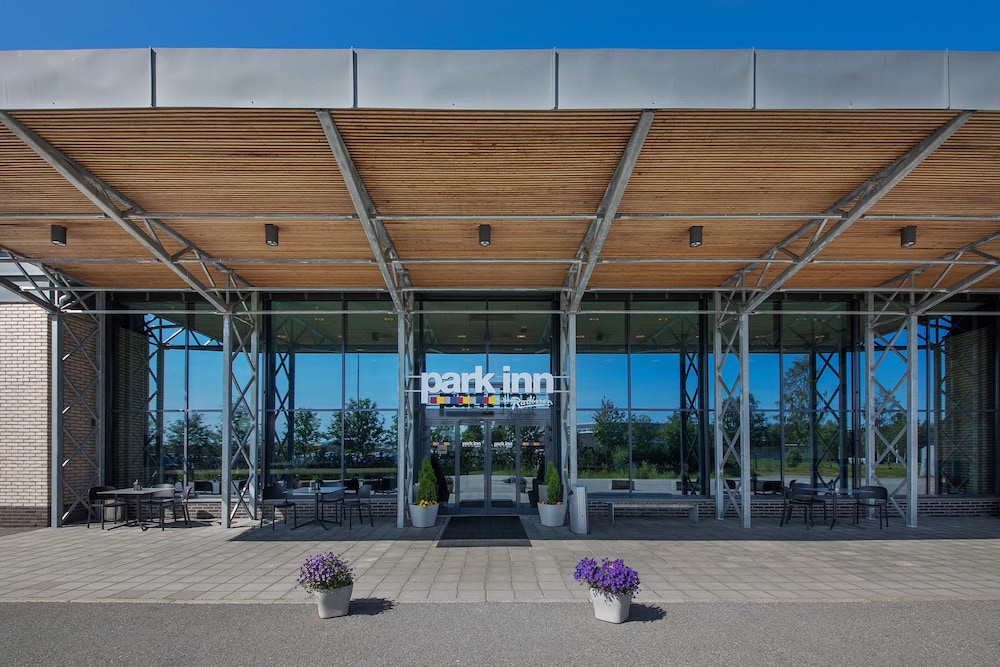 Park Inn By Radisson Oslo Airport Hotel West 34/75