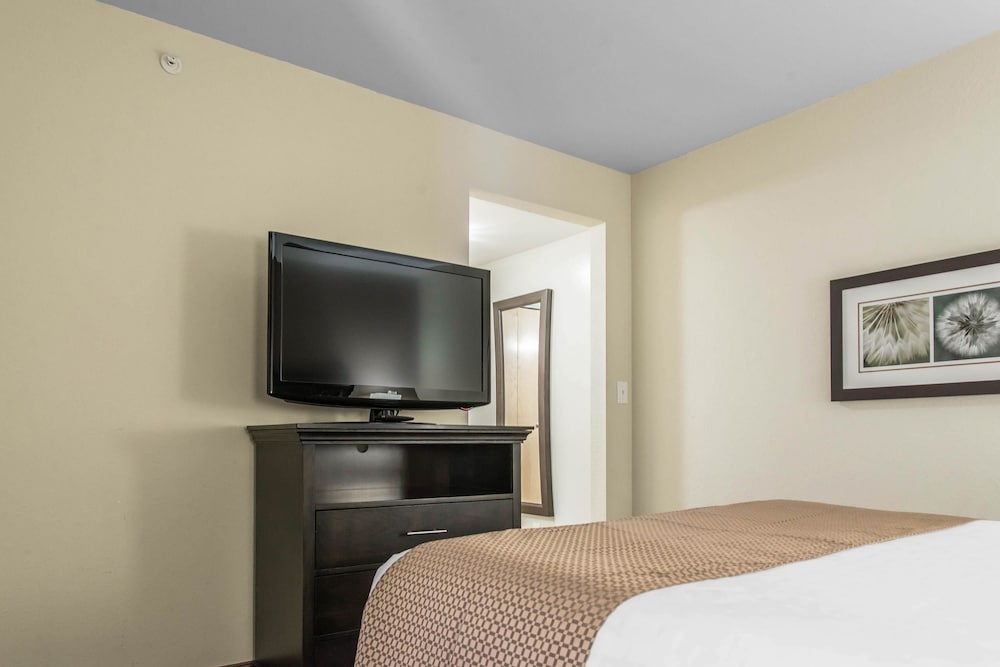 MainStay Suites Winnipeg Airport 12/39
