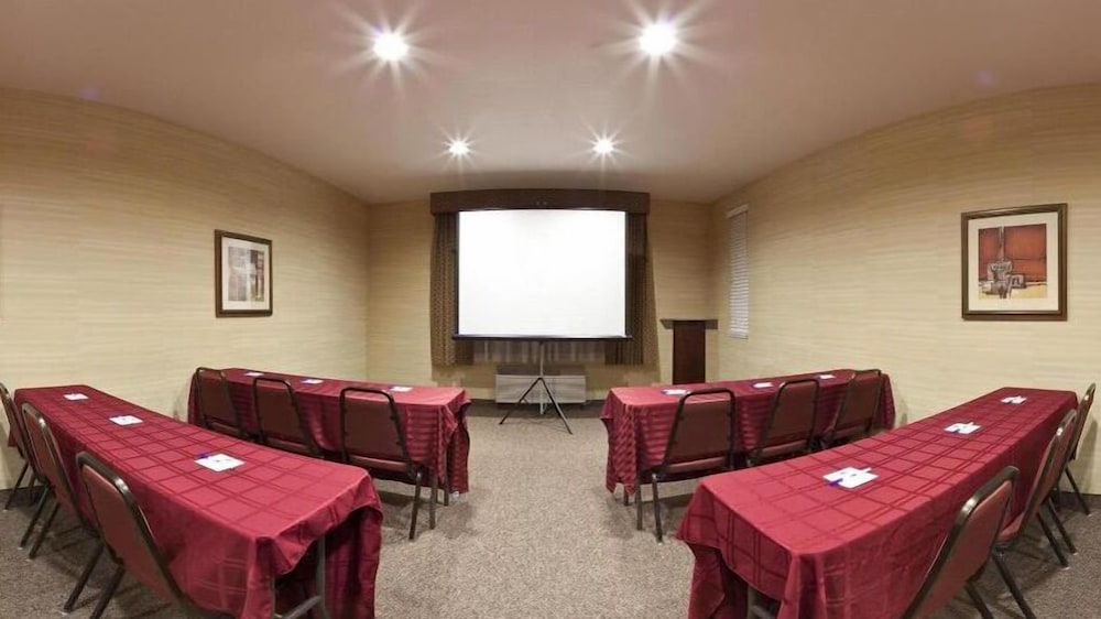 Holiday Inn Express & Suites Elk Grove West I-5 47/51