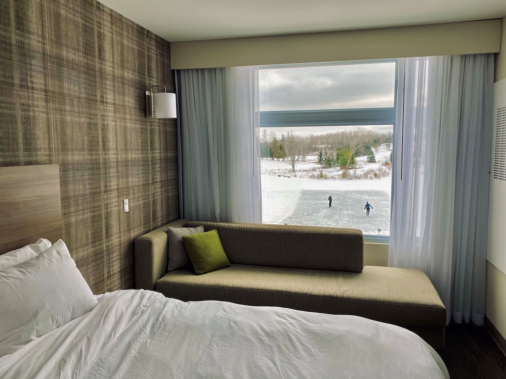 Radisson Kingswood Hotel Fredericton, NB 12/49