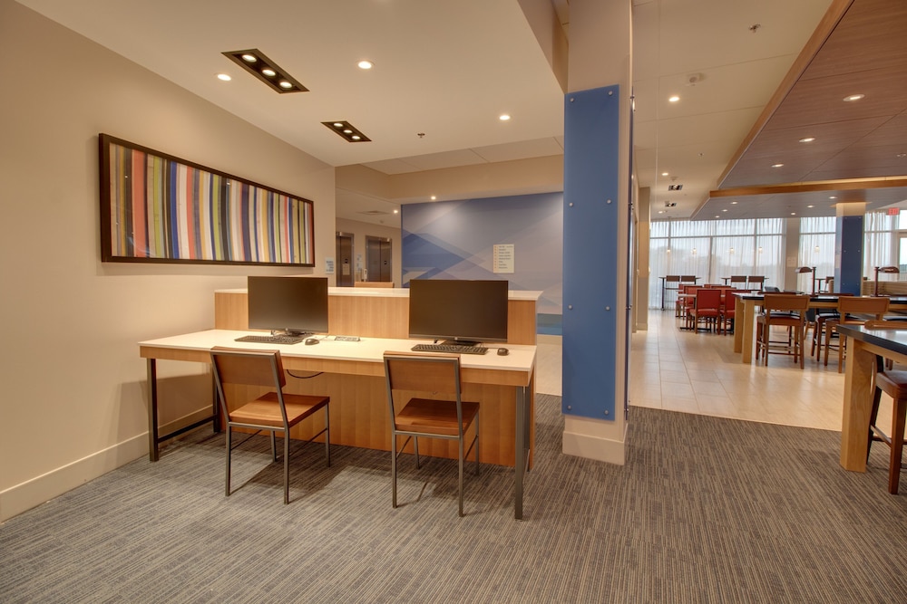 Holiday Inn Express & Suites Union City 39/47
