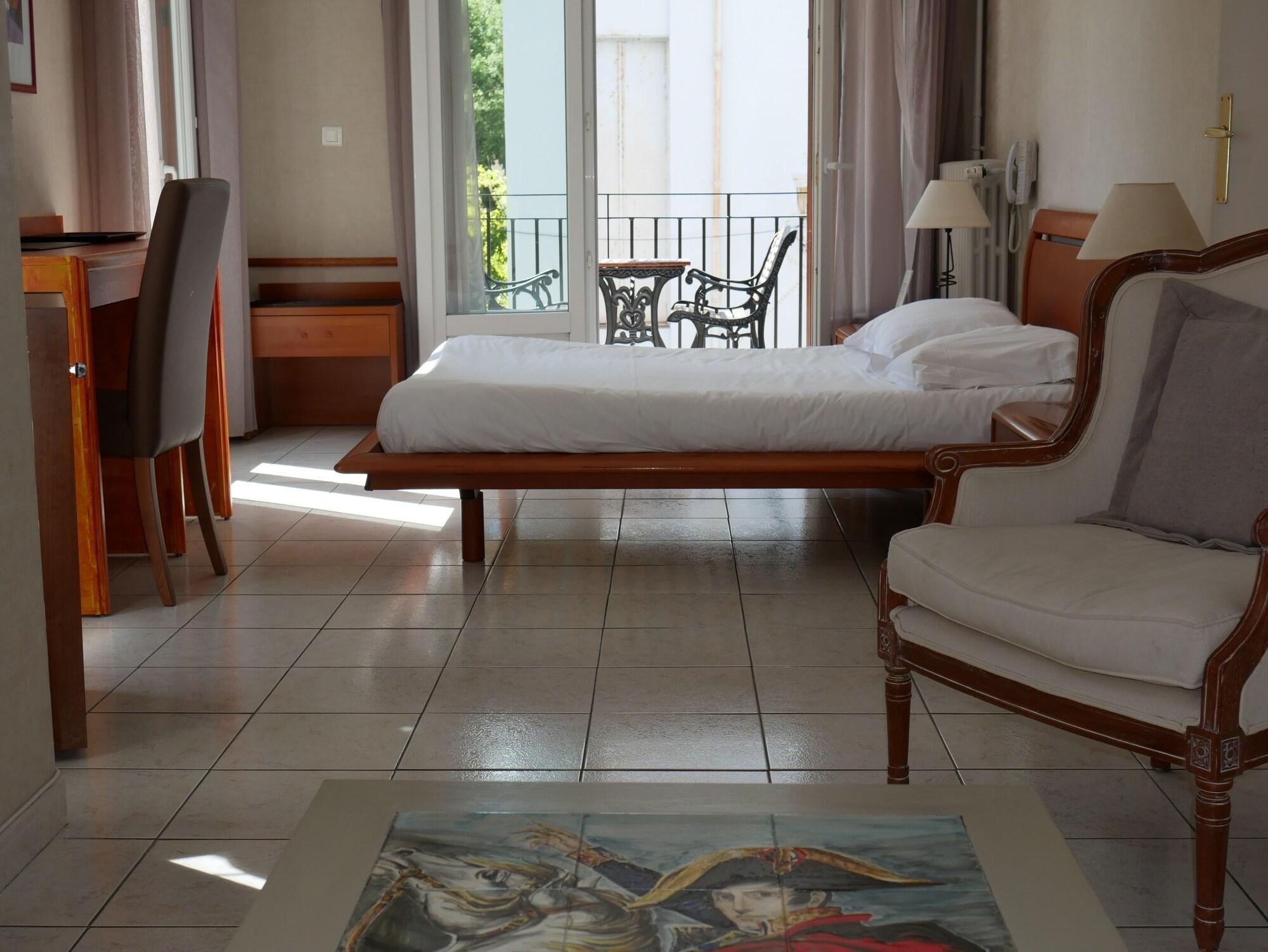 Hotel Bonaparte 8/17