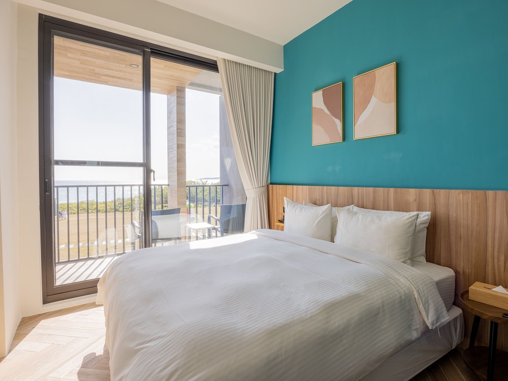 SUPERIOR, DOUBLE BED, OCEAN VIEW, BALCONY