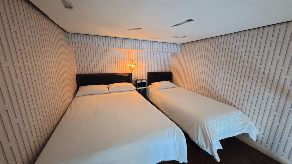 1 BEDROOM, MEZZANINE, DUPLEX, FAMILY, CITY VIEW