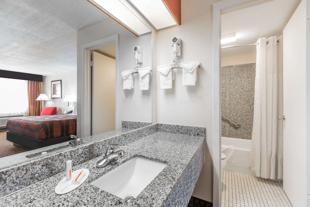 Days Inn By Wyndham Pearl/Jackson Airport 12/15