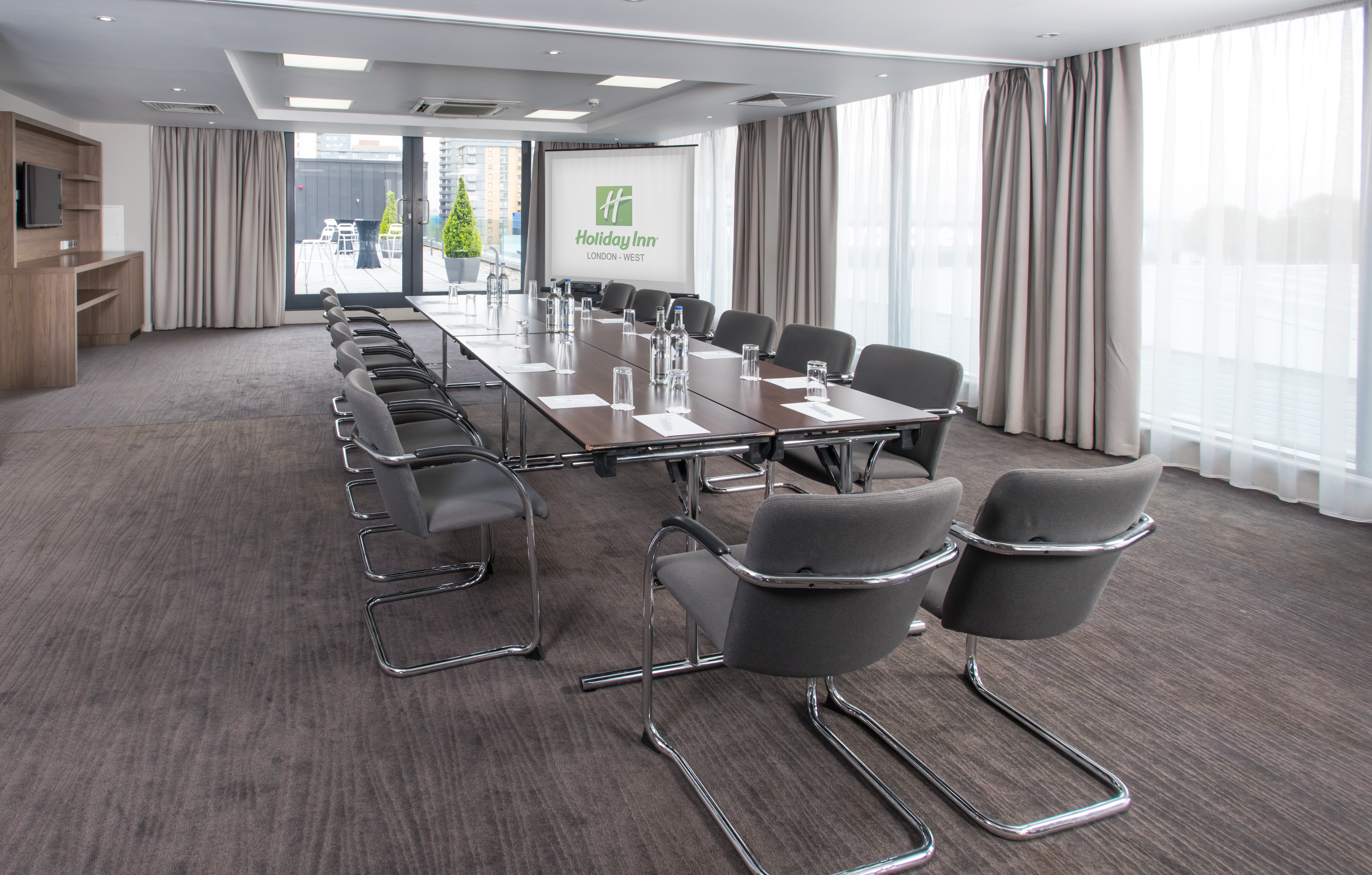 Holiday Inn London West 64/75