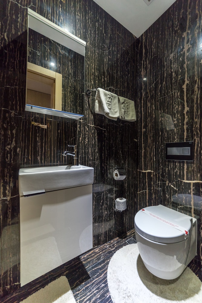 CITY HOTEL MOSTAR 66/69