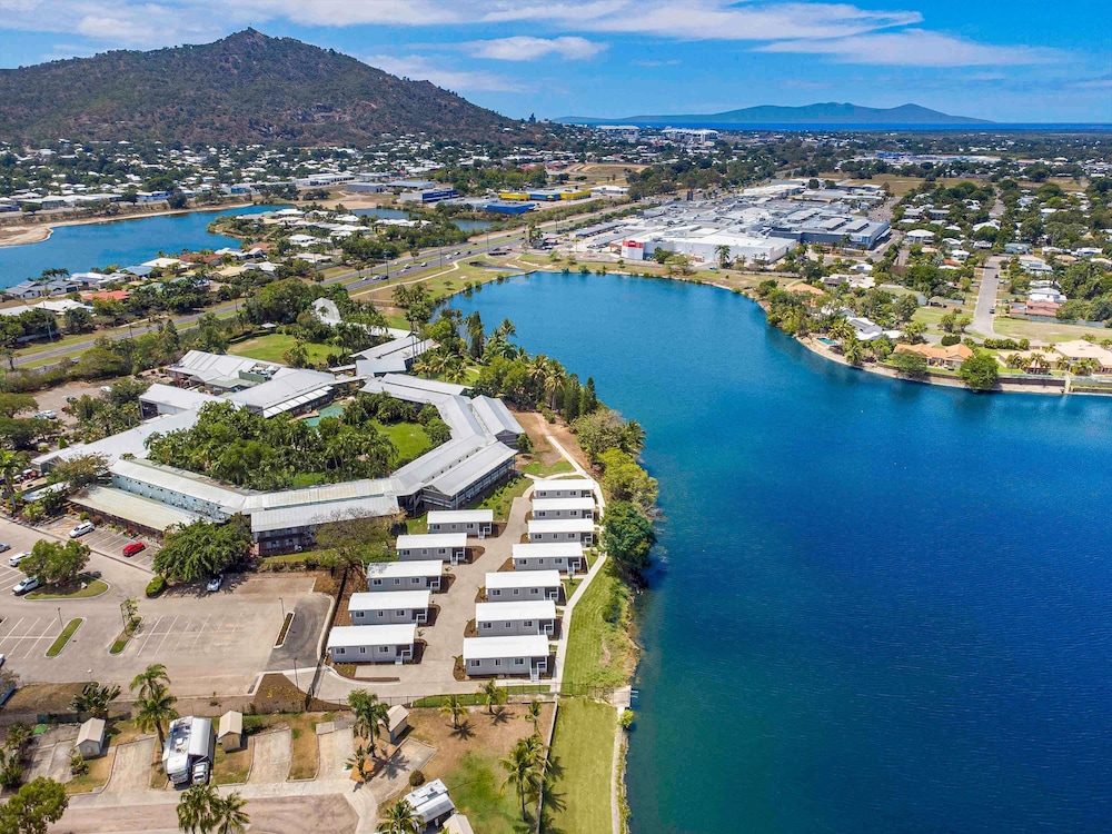 MERCURE TOWNSVILLE 57/61