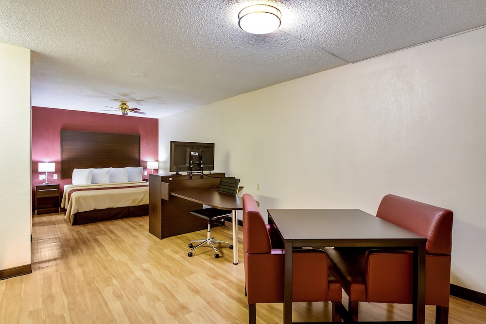 Red Roof Inn & Suites Statesboro - University 28/45