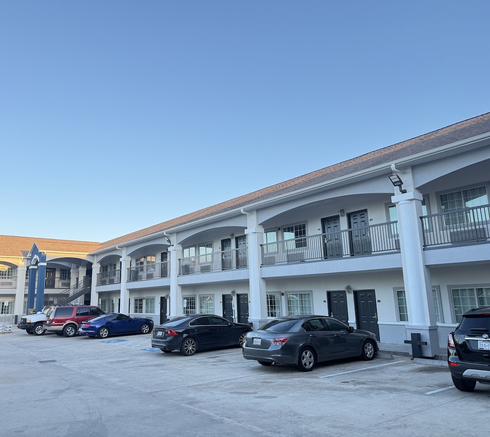 Regency Inn & Suites Baytown 55/62