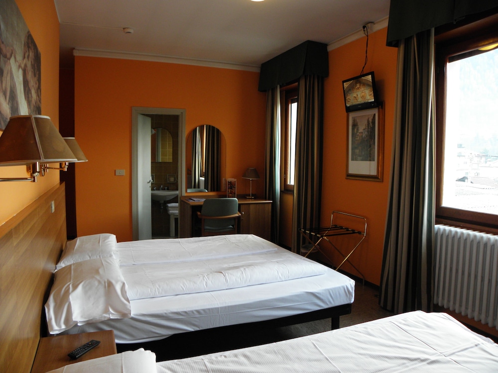 Hotel Corona 16/64