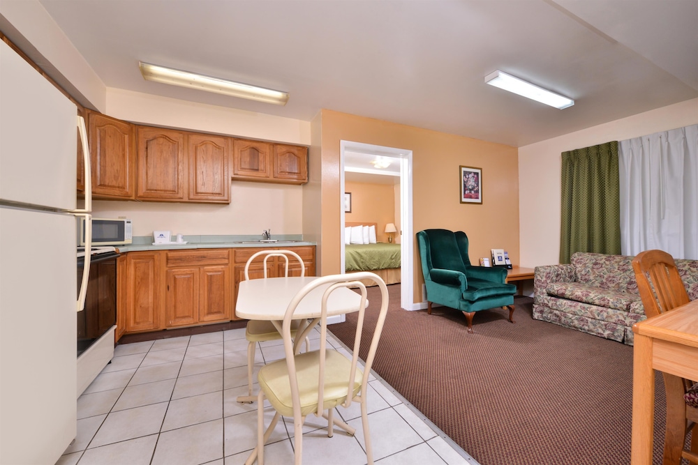 Americas Best Value Inn Jonesville/Hillsdale 28/37