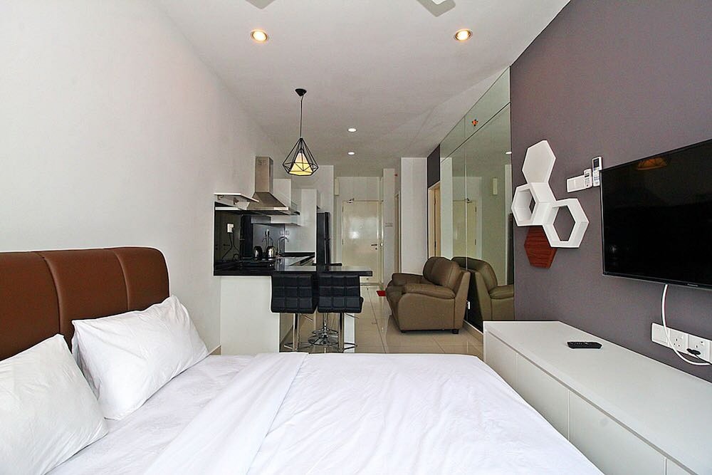 Merlene Suites at Mansion One 20/50