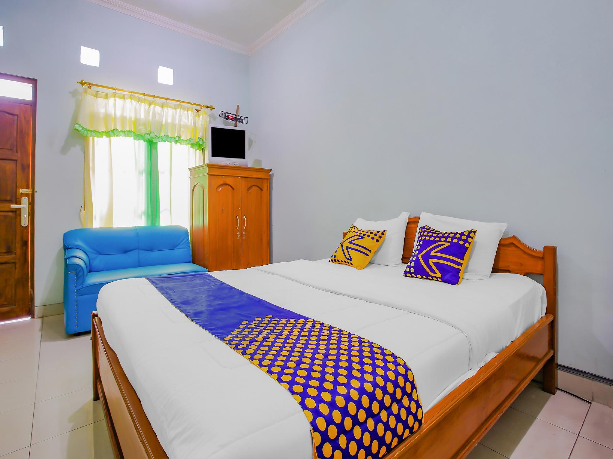 SPOT ON 90100 Hotel Kediri Bandungan 10/20