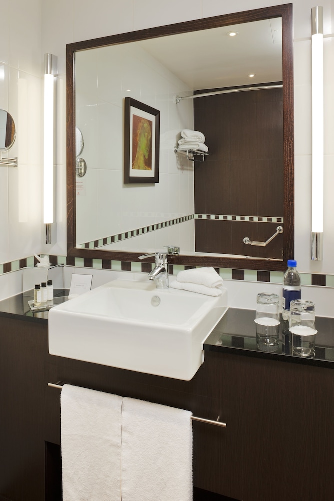 Crowne Plaza London Gatwick Airport 65/83