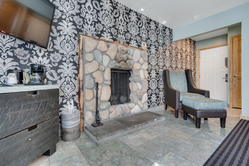 3 Peaks Resort Beach Club 50/50