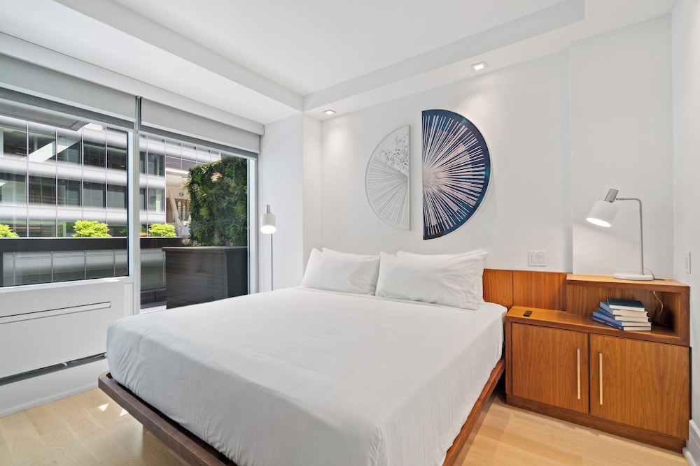 CITY, EXECUTIVE, STUDIO, SUITE, KING BED, SKYLINE VIEW
