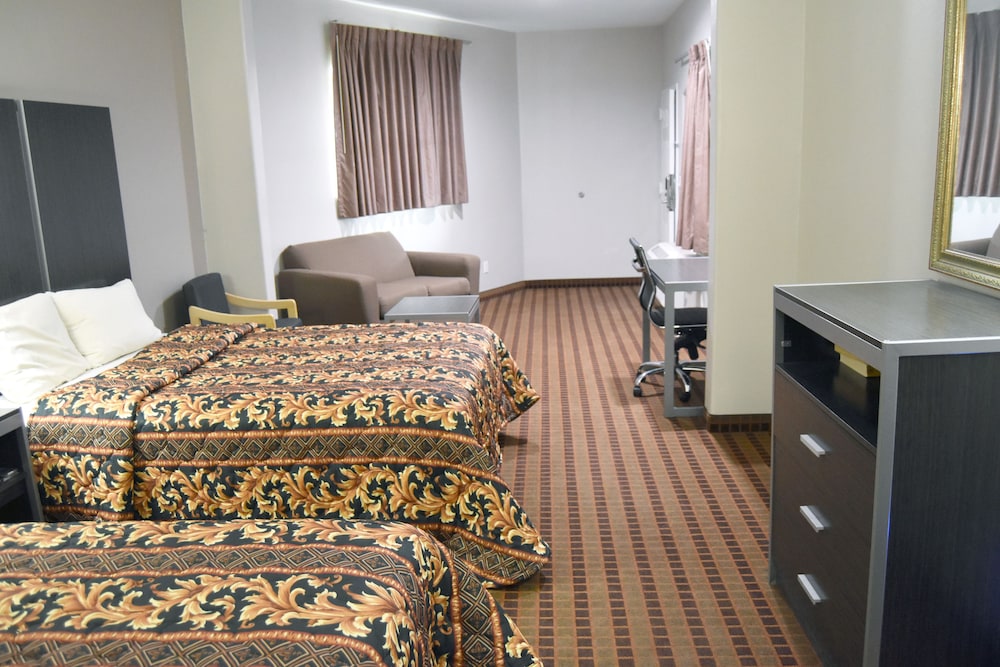 Camelot Inn &amp; Suites Highway 290/NW Freeway 9/36