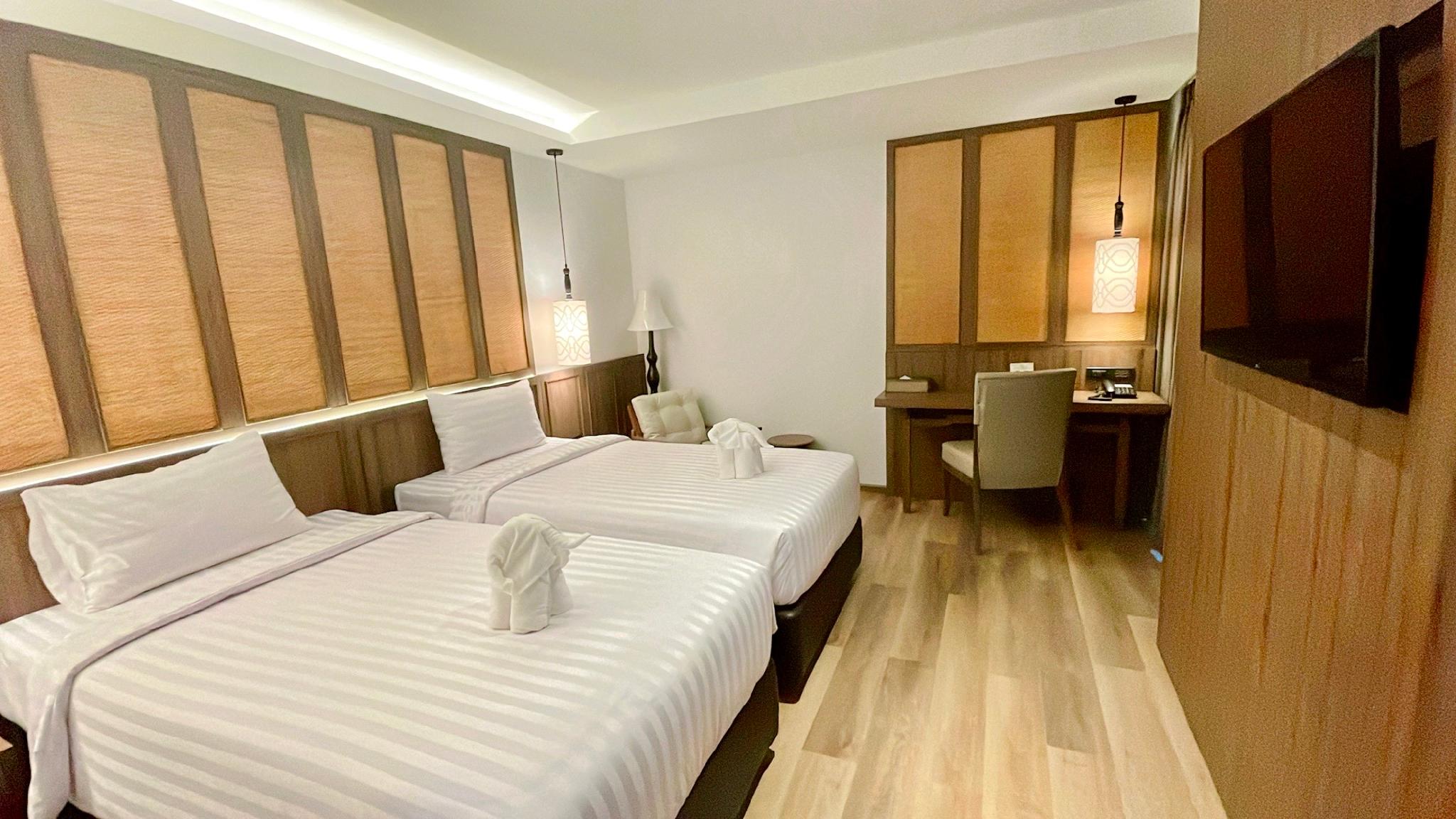 Superior, Twin Beds, Corner