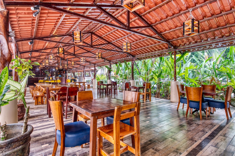 Atlantida Lodge 49/63