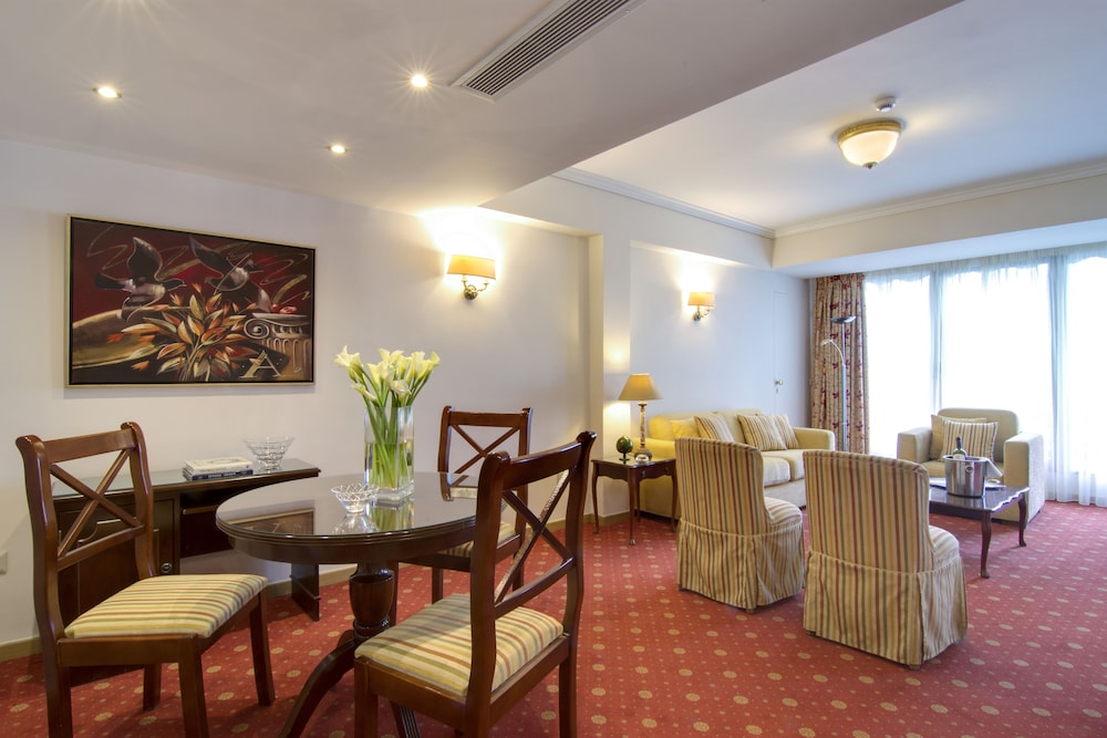 Titania Hotel 35/48