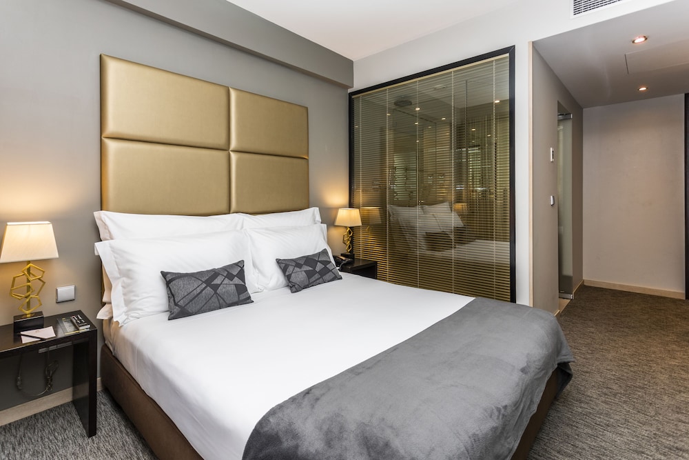 Czar Lisbon Hotel 15/66