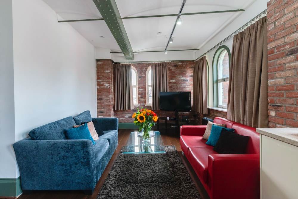 Base Serviced Apartments - Sir Thomas Street 31/57