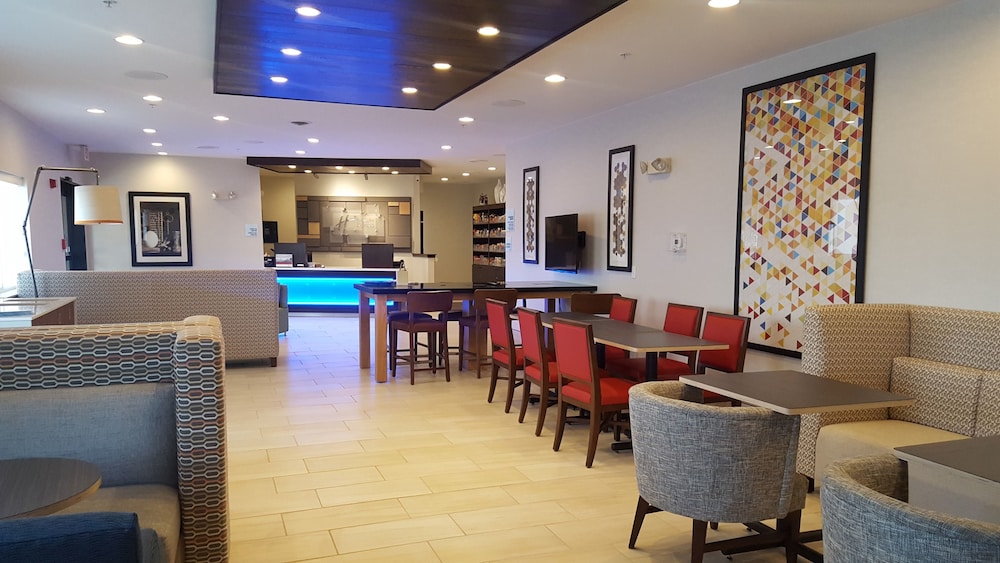 Holiday Inn Express Howe (Sturgis, Mi) 34/49