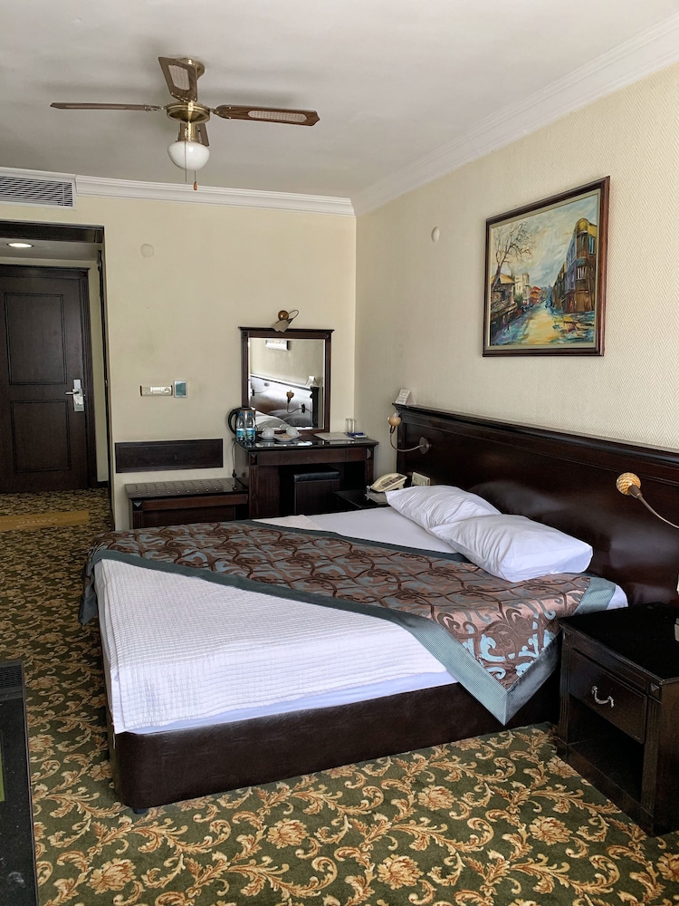 Omur Hotel 12/50