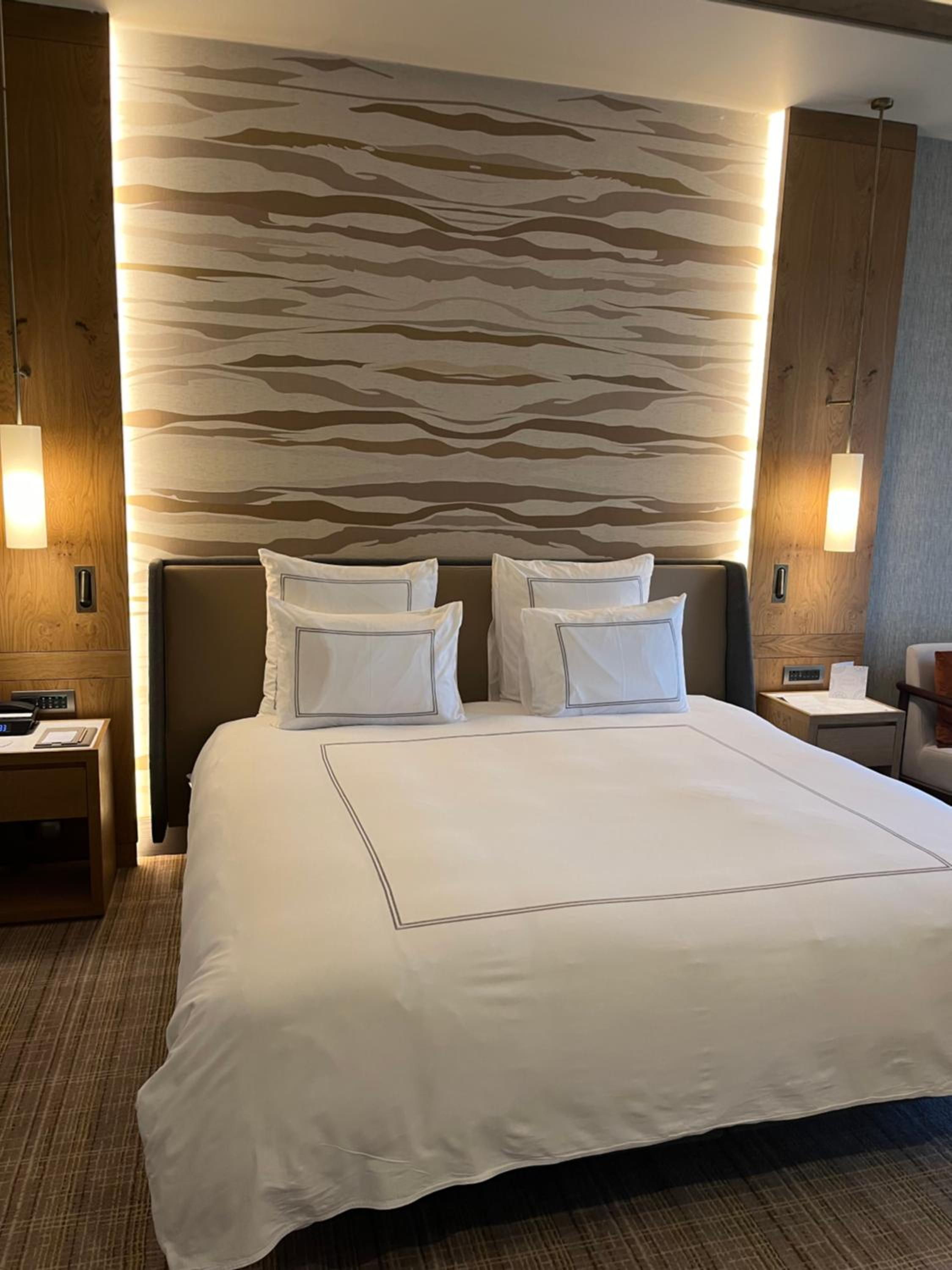 Swiss, Executive, King Bed, Forest View