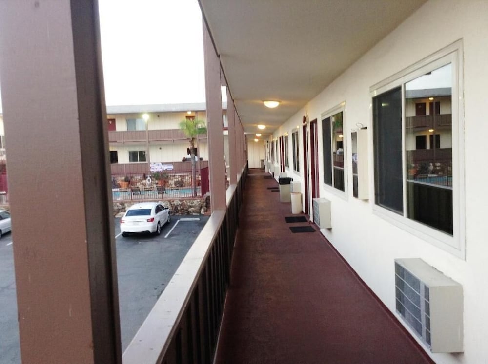 Seahorse Inn (CA) 14/18