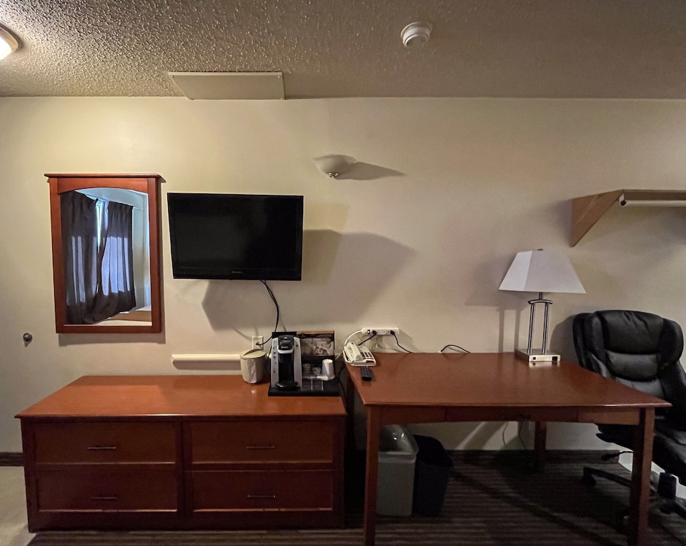 Travelodge by Wyndham Valleyview AB 39/51