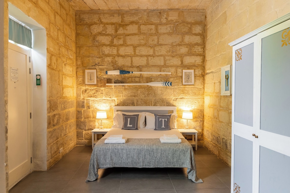 1 BEDROOM, DELUXE, DOUBLE BED