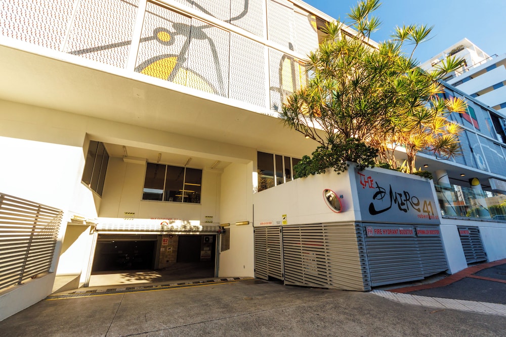 MIRO APARTMENTS 63/71