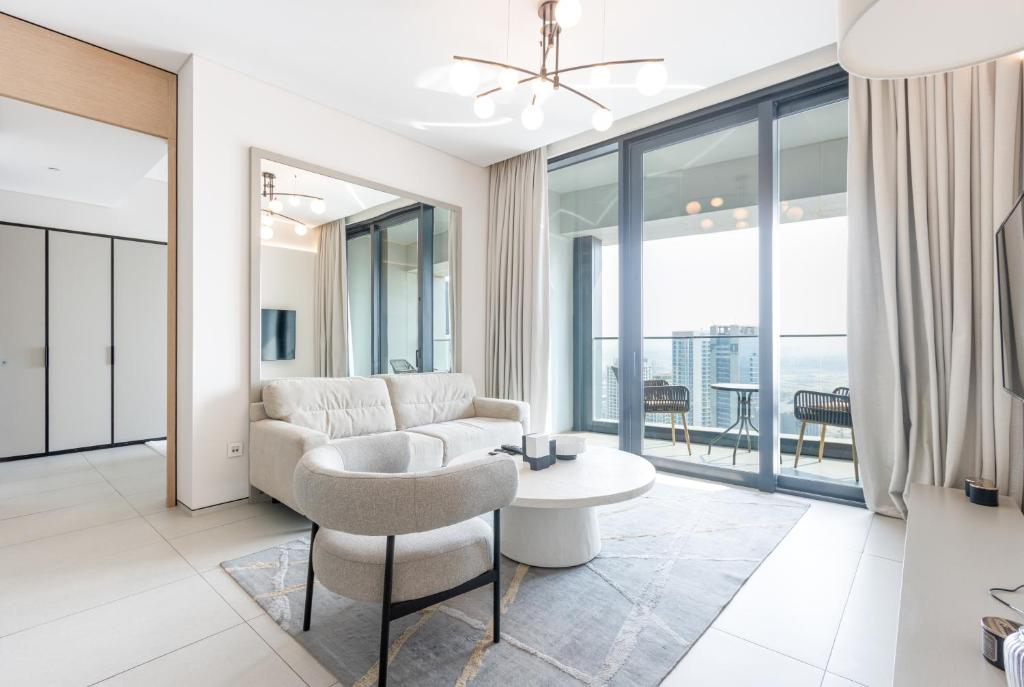 Room at 1BHK with Marina Views and Beach Access, DUBAI