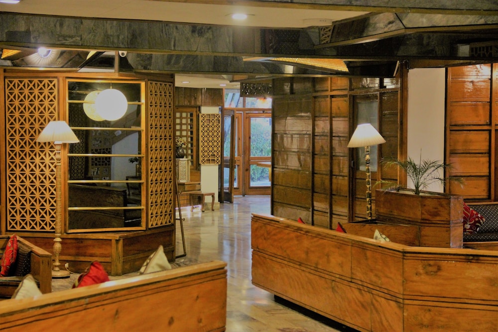 Welcome Hotel At Srinagar 49/50