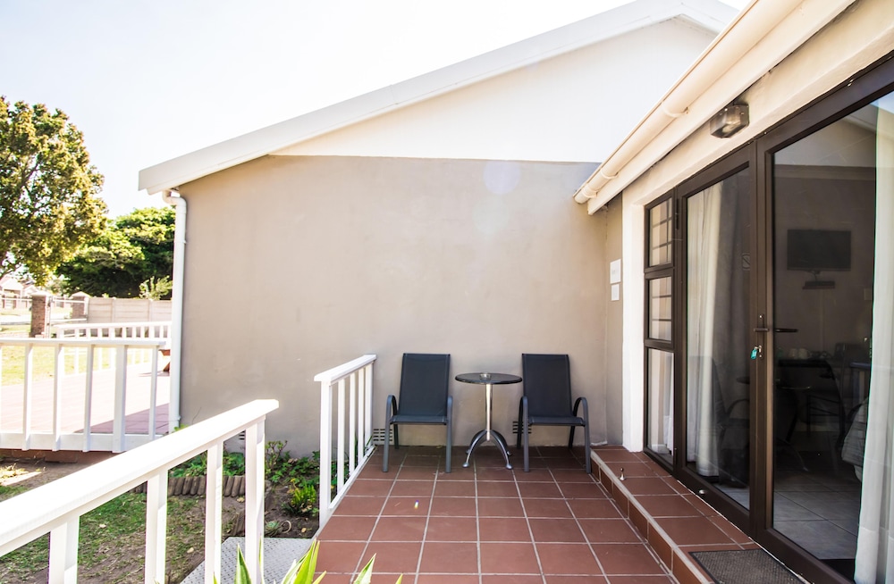 Little Rose Guesthouse & Self-Catering 2/50