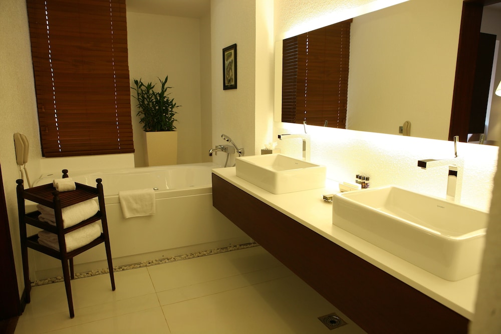 The Leela Ashtamudi, A Raviz Hotel 10/49