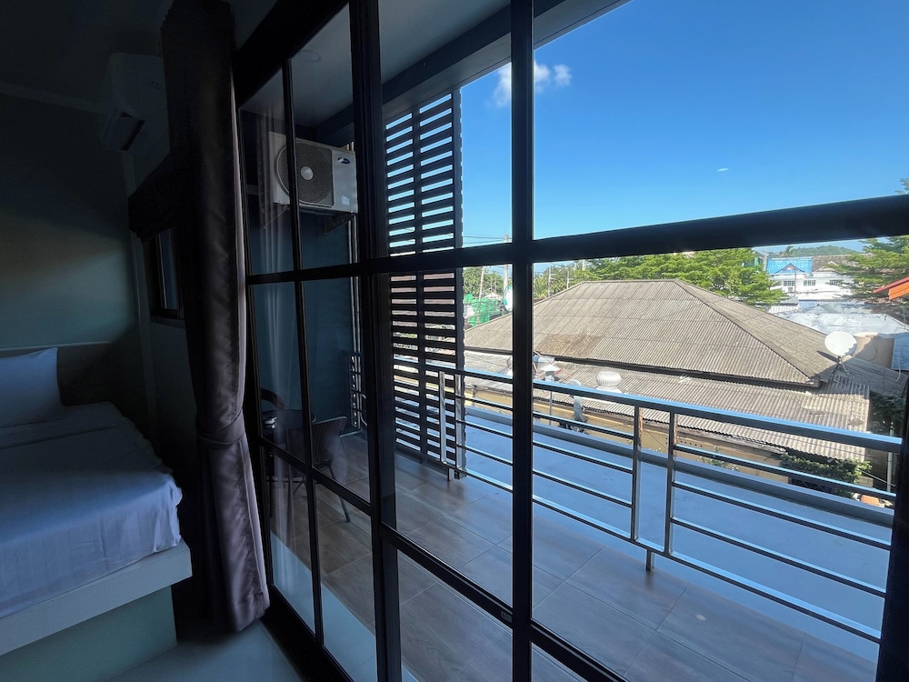 J & Ariya Hotel by ZUZU 28/52