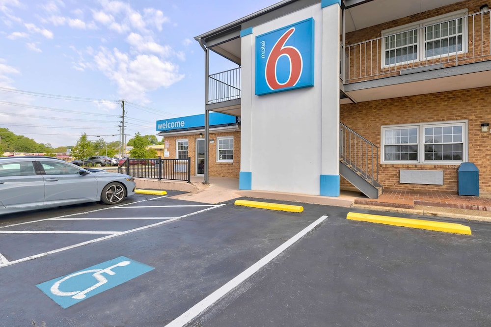 Motel6 Falls Church, VA - Arlington Boulevard thumb 4