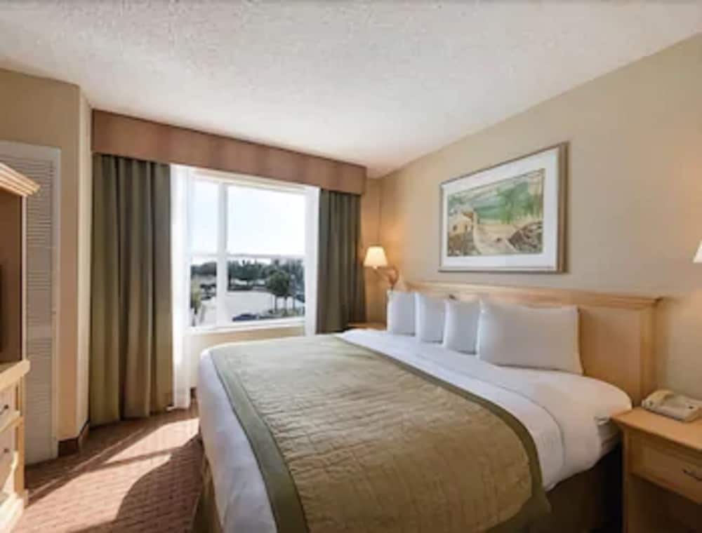 Baymont by Wyndham Fort Myers Airport 11/41