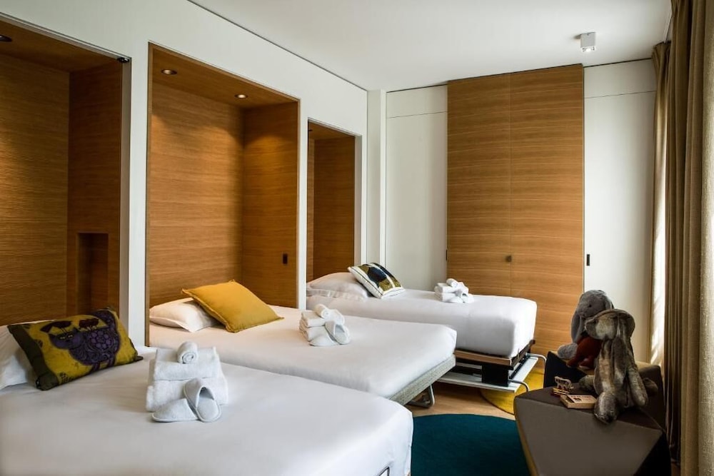 Hotel Marignan Champs Elysees 20/70